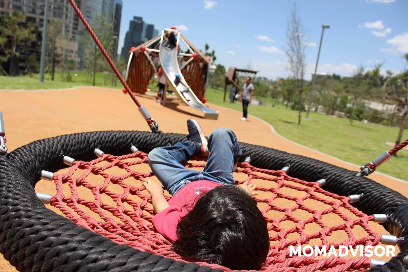 parque-la-mexicana-columpios-s4-momadvisor-logo