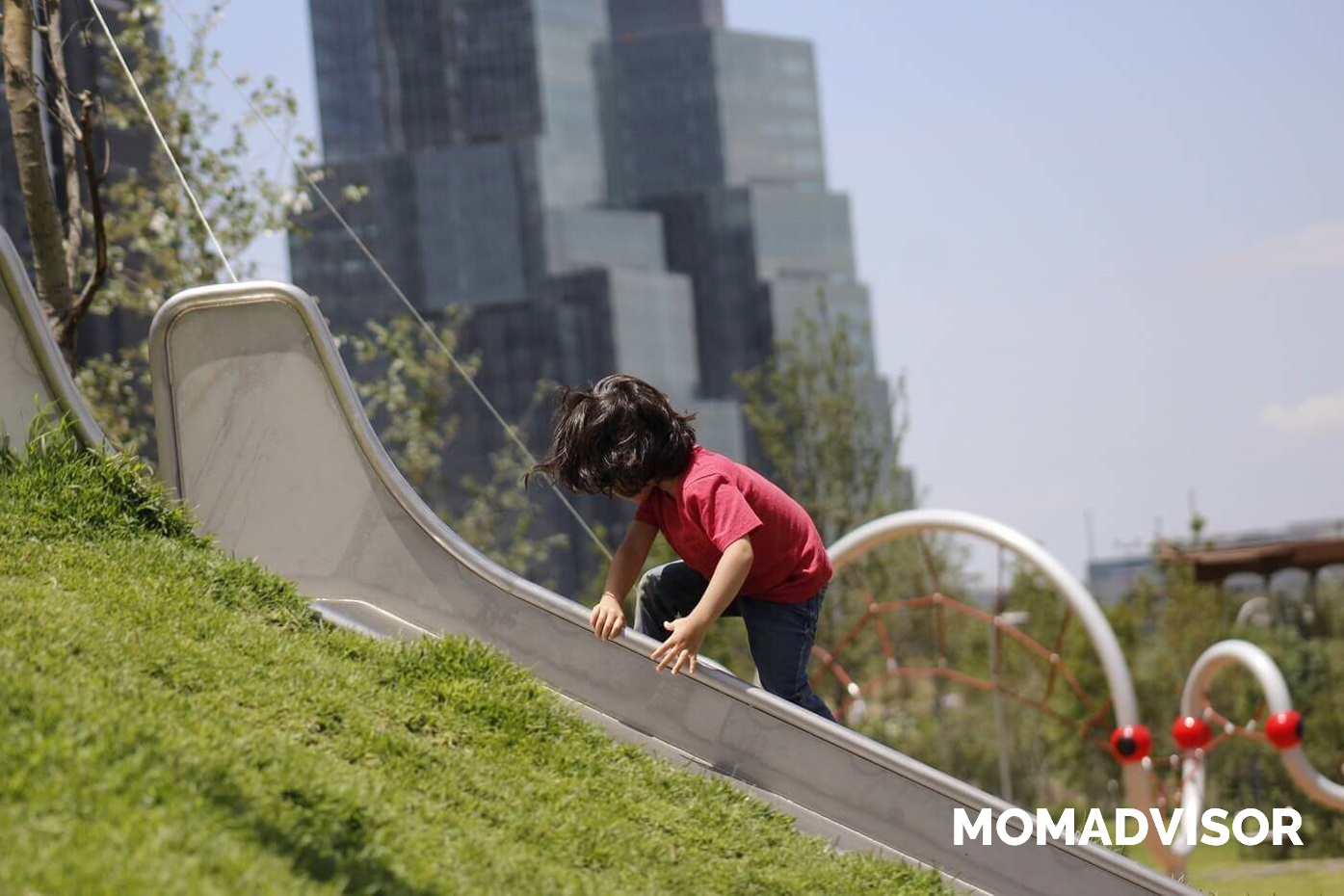 parque-la-mexicana-resbaladilla-pasto-momadvisor-logo