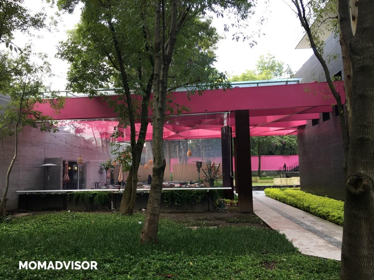 Frida-restaurante-coyoacan-momadvisor-comer-con-niños-ninos-ludoteca-actividades-centro-artes-vivas-arquitectura-exterior