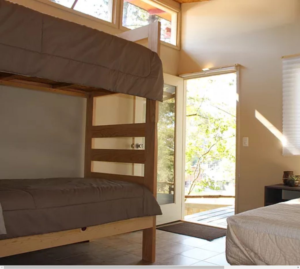 habita-cubos-gaspart-studio-momadvisor-cabañas-de-madera-hotel-valle-de-bravo-woodframing-hospedaje-cabana-luz-sol-literas-hotel-niños-ninos