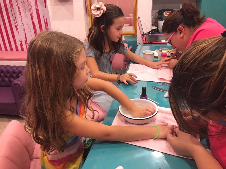 moor-spa-girls-cdmx-salon-de-fiestas-niñas-celebra-tu-cumpleaños-manicure moor-spa-girls-cdmx-salon-de-fiestas-niñas-celebra-tu-cumpleaños-manicure