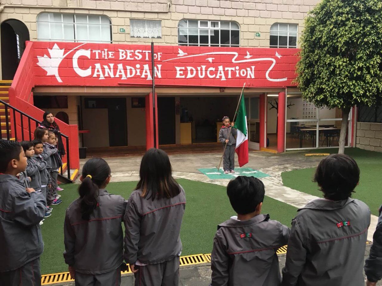 maple-bear-canadian-school-fest-momadvisor-honores-a-la-bandera