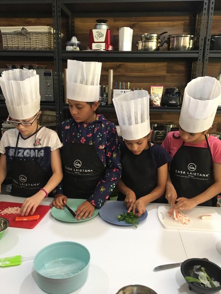 casa laietana curso de verano cdmx ciudad de mexico mini chefs cocina picar 768x1024