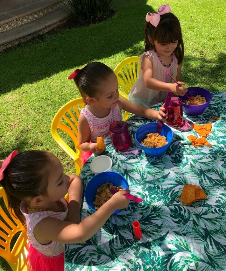 pachanguitas verdes renta venta platos vajillas de plastico para fiestas eventos sustentables ecológicos conscientes responsables niñas comida 768x918