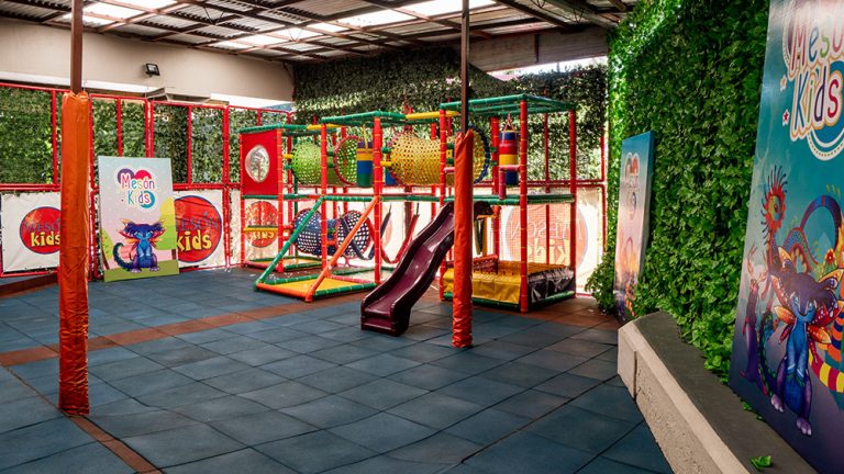 restaurante meson del toreo lomas de sotelo ciudad de mexico area para niños laberinto 768x432