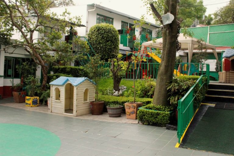 kinder colores preescolar san jeronimo proyecto ole maduracion del sistema nervioso central patio 768x512