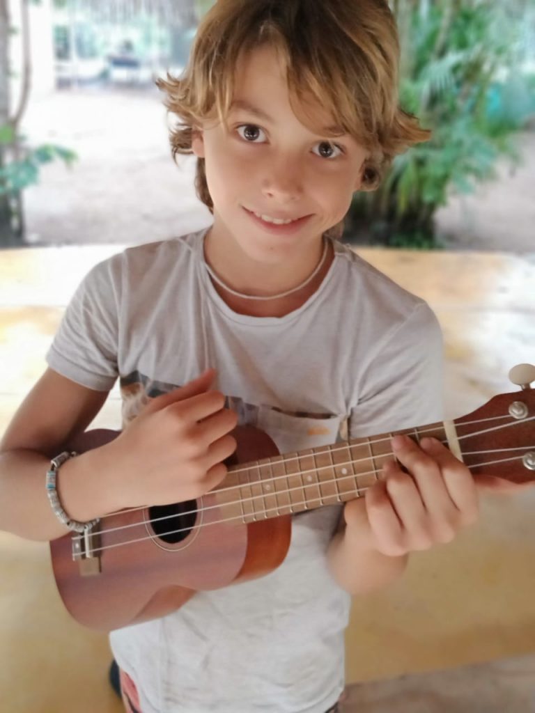 Kore guitarra 768x1024
