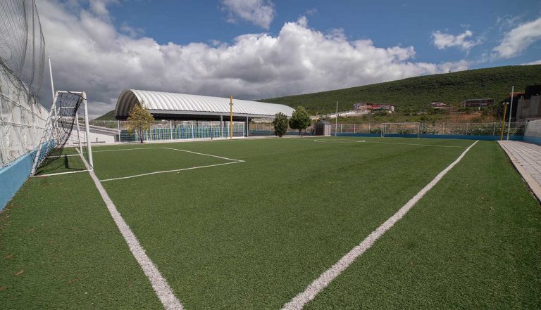 Colegio Lenox Queretaro el Refugio ecoschool eco school bilingue cancha futbol 768x441