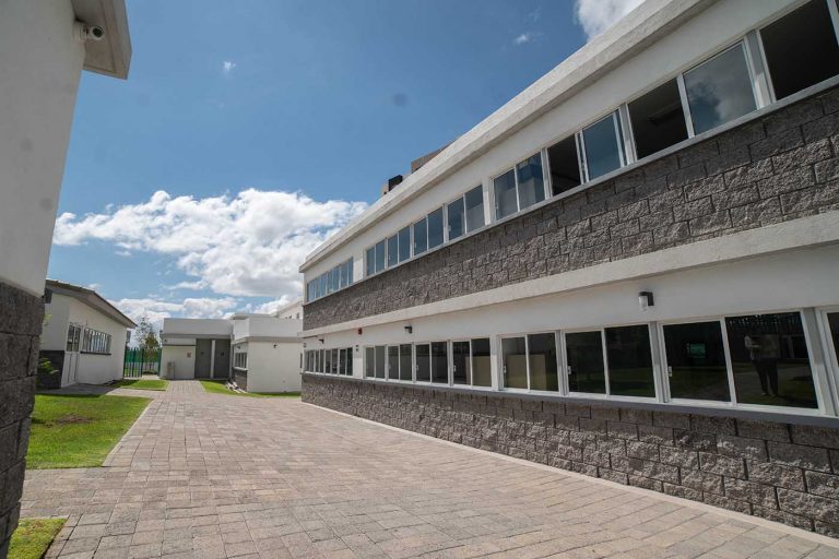Colegio Lenox Queretaro el Refugio ecoschool eco school bilingue instalaciones 768x512