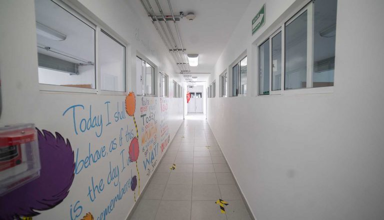 Colegio Lenox Queretaro el Refugio ecoschool eco school bilingue pasillos 768x441