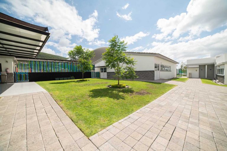 Colegio Lenox Queretaro el Refugio ecoschool eco school bilingue patio A1 768x512
