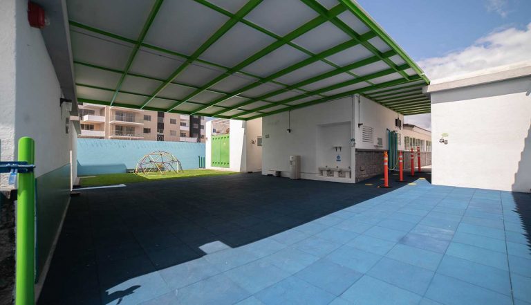 Colegio Lenox Queretaro el Refugio ecoschool eco school bilingue patio kinder 768x441