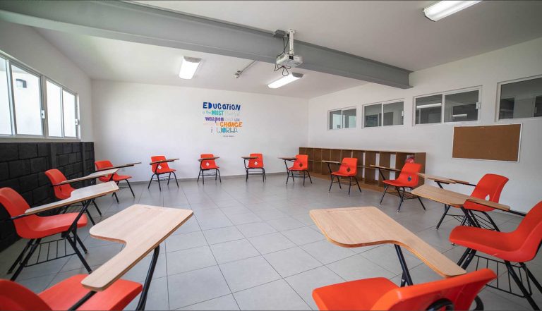 Colegio Lenox Queretaro el Refugio ecoschool eco school bilingue salon 768x441
