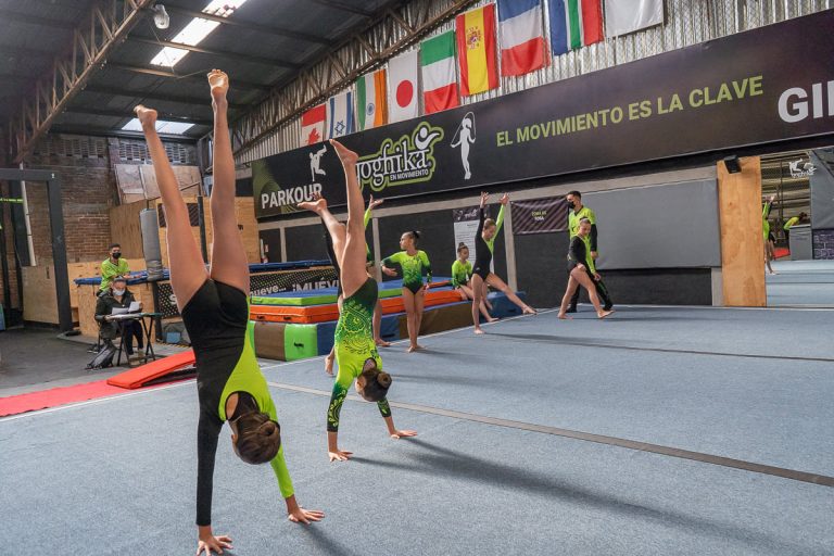 yoghika en movimiento gimnasia 768x512