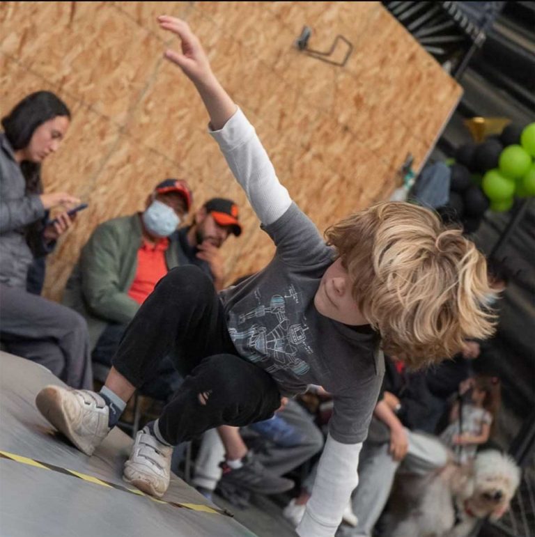 yoghika en movimiento gimnasia parkour 768x771