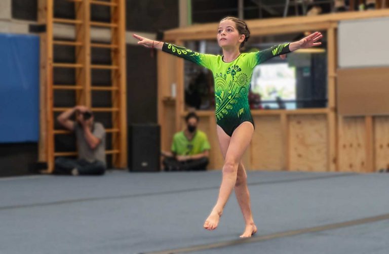 yoghika en movimiento gimnasia parkour nina 768x502