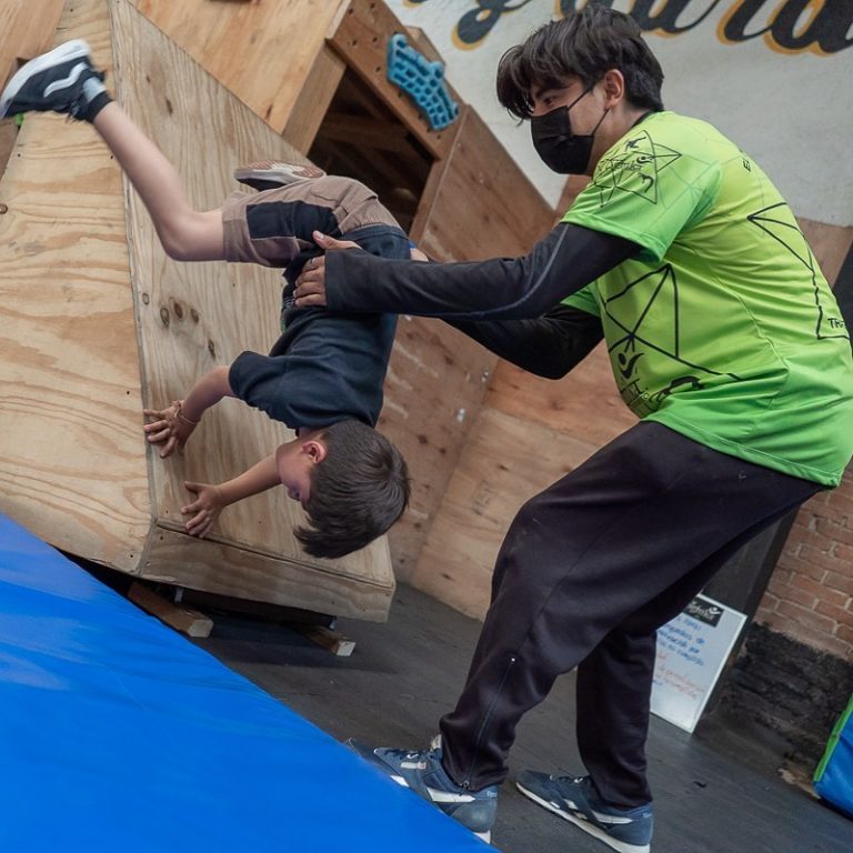 yoghika en movimiento parkour coach 768x768