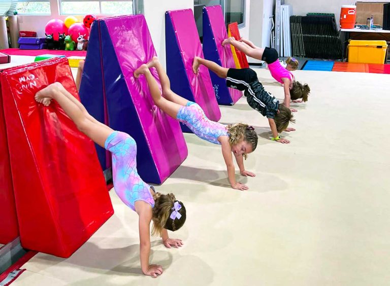 academia Gymnastics Academy by Saskia gimnasia olimpica artistica infantil ninos ninos santa fe cdmx curso de verano parado de manos 768x564
