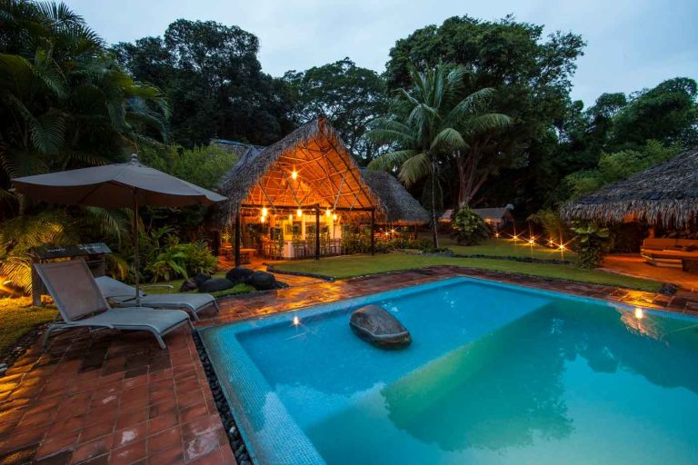 picocanoa alberca seccion glamping 768x512