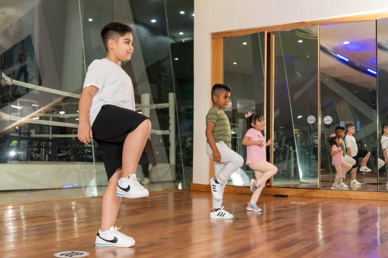 Sport City Kids Club Curso de Verano Primavera Invierno para ninos natacion calentamiento 3 768x512