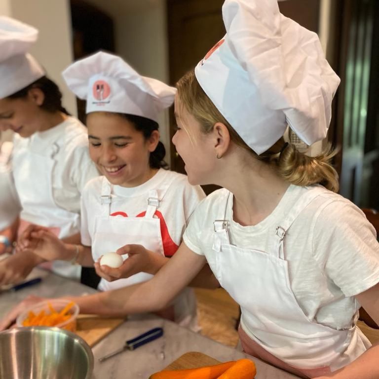 kitchen and manners curso de verano 2022 chef risas 768x768