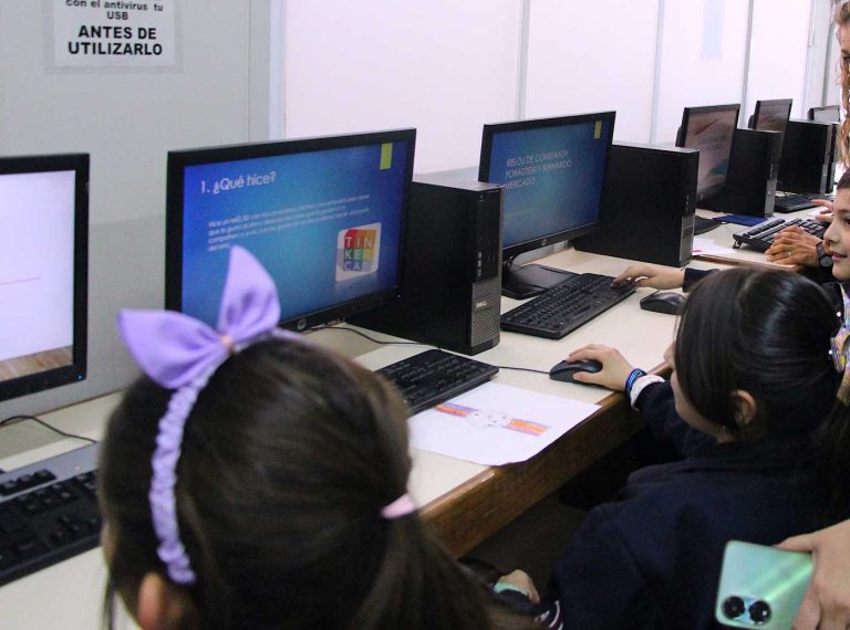 Colegio Giocosa Colonia Pedregal CDMX escuela no tradicional constructivista maker space design thinking inteligencia computacion 768x570