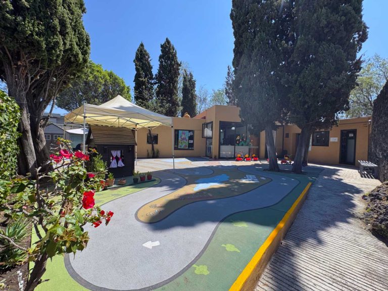 Colegio Giocosa Colonia Pedregal CDMX escuela no tradicional constructivista maker space design thinking inteligencia emocional pista trciclos kinder 768x576