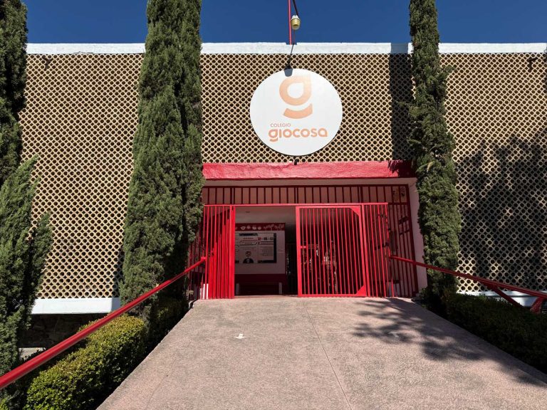 Colegio Giocosa Colonia Pedregal CDMX escuela no tradicional constructivista maker space design thinking inteligencia entrada 768x576