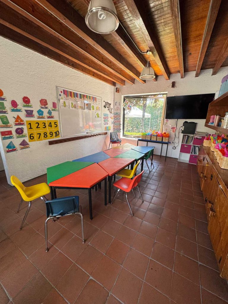 Colegio Giocosa Colonia Pedregal CDMX escuela no tradicional constructivista maker space design thinking inteligencia salon kinder 768x1024