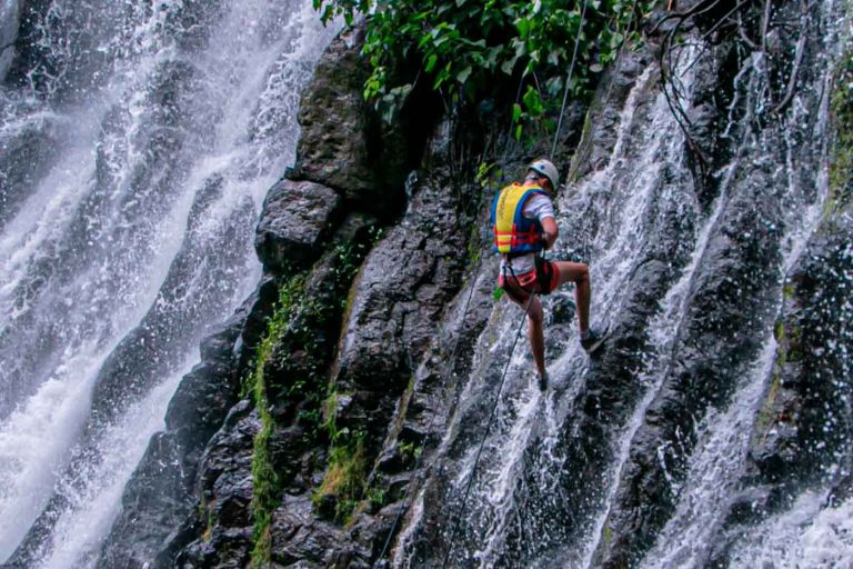 Pipiol campamento valle de bravo rappel cascada 768x512