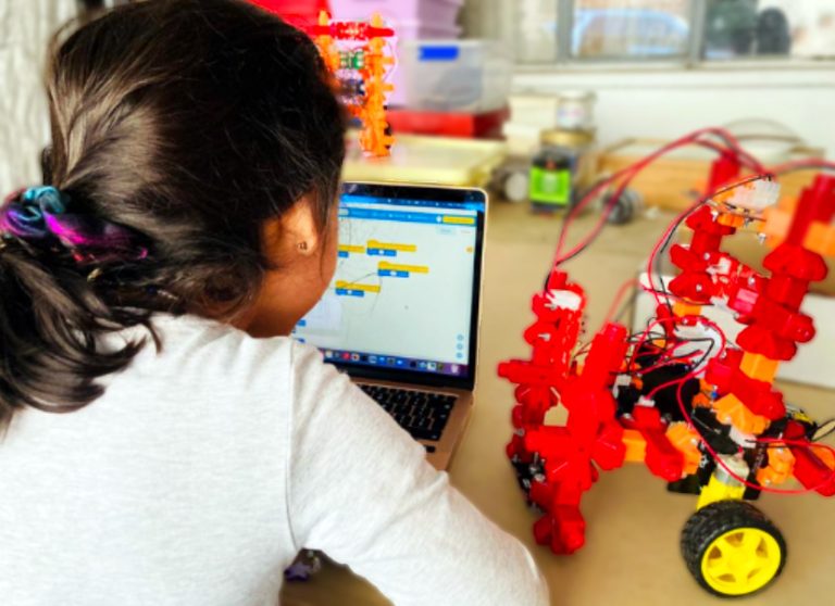 curso de verano HOKY crea robot 768x558