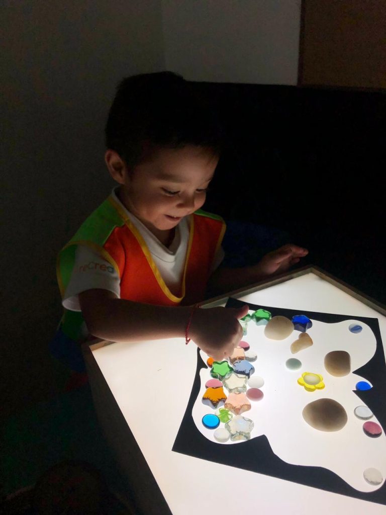 Kinder reCrea Preescolar reggio emilia estado de mexico edomex satelite naucalpan caja de luz 768x1024