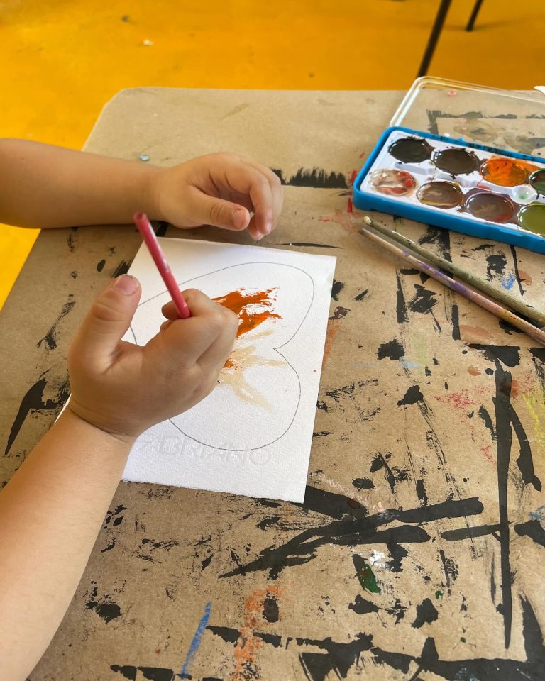 Curso de Verano de Arte para Ninos Messy Art and Play Colores Prado Norte Lomas de Chapultepec Miguel Hidalgo pintura 3 768x960