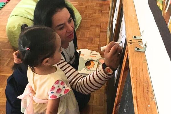 Kinder-reCrea-Preescolar-reggio-emilia-estado-de-mexico-edomex-satelite-naucalpan-maestra-1