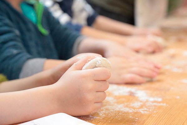 Waldorf-school-bread-600