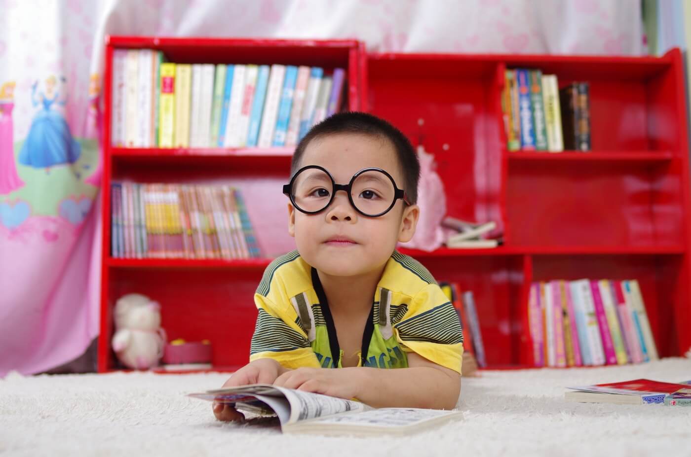 5-diferencias-entre-el-modelo-tradicional-y-las-escuelas-no-tradicionales-nino-madvisor