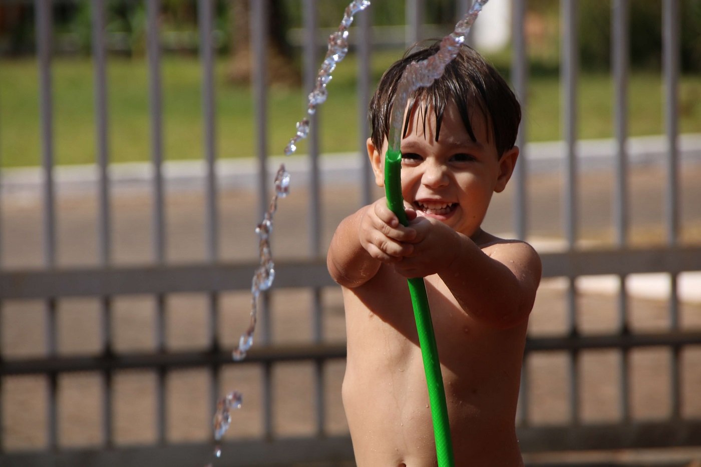 por-que-mandar-a-tus-hijos-a-un-curso-o-campamento-de-verano-momadvisor-summer-is-cool-manguera por-que-mandar-a-tus-hijos-a-un-curso-o-campamento-de-verano-momadvisor-summer-is-cool-manguera