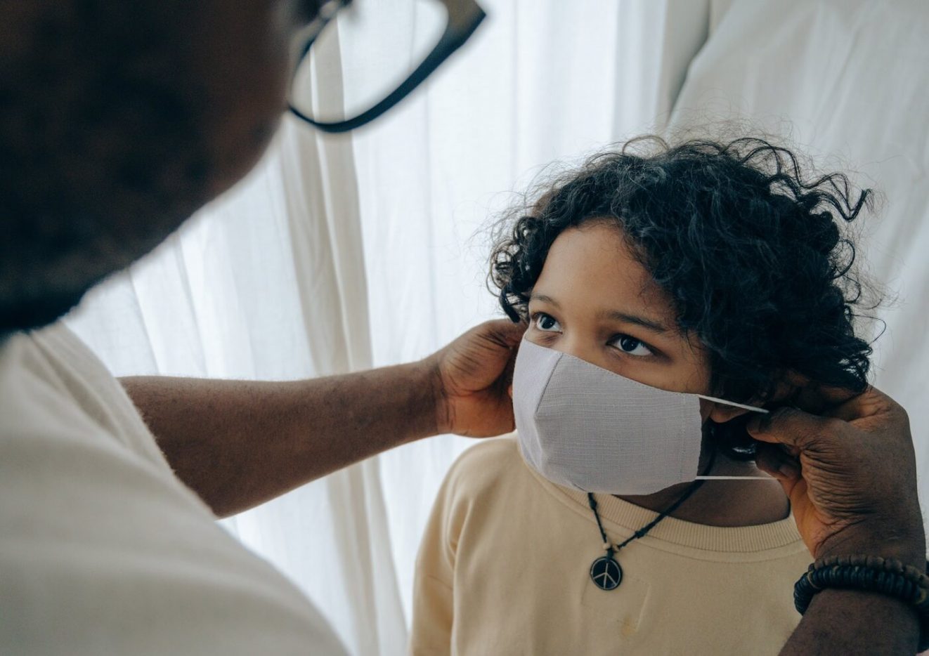 5-cosas-que-tienes-que-saber-sobre-el-coronavirus-y-nuestros-hijos-los-ninos-momadvisor-dra-arianna-huerta-infectologa-foto-ketut-subiyanto 5-cosas-que-tienes-que-saber-sobre-el-coronavirus-y-nuestros-hijos-los-ninos-momadvisor-dra-arianna-huerta-infectologa-foto-ketut-subiyanto