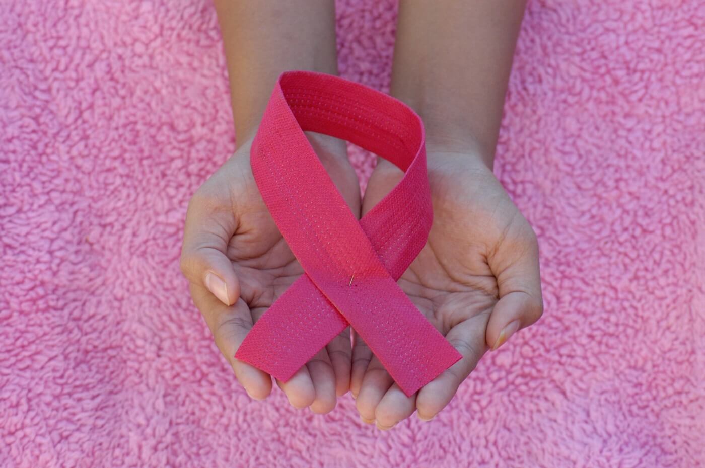 cancer-de-mama-deteccion-sintomas-prevencion-tratamiento-momadvisor-autor-kictzia-larios-atin-foto-angiola-harry