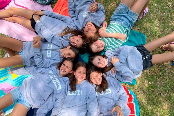 Pipiol-campamento-ninas-circulo-600x400